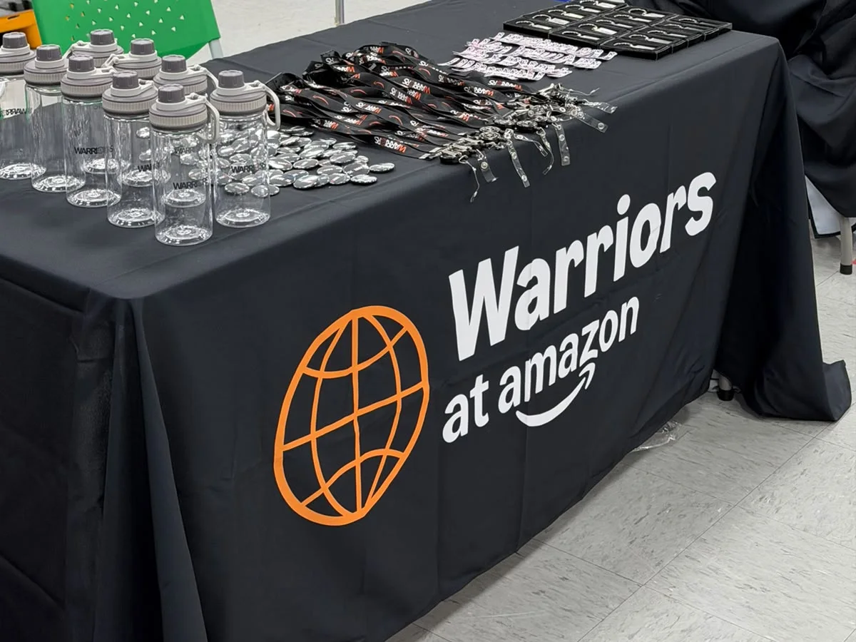 Toalha de mesa personalizada Warriors at Amazon em evento corporativo